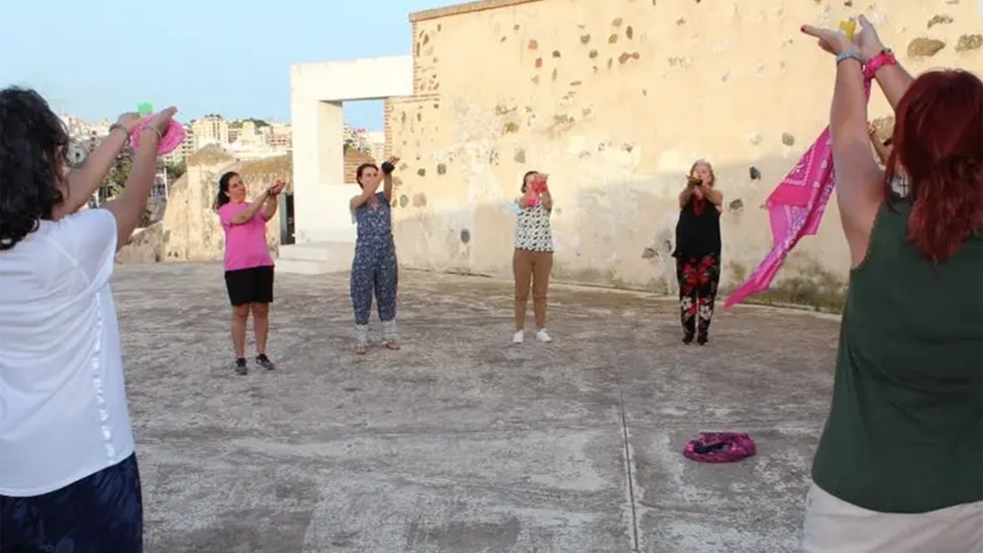 Imagen de persona bailando en el taller de danza medieval