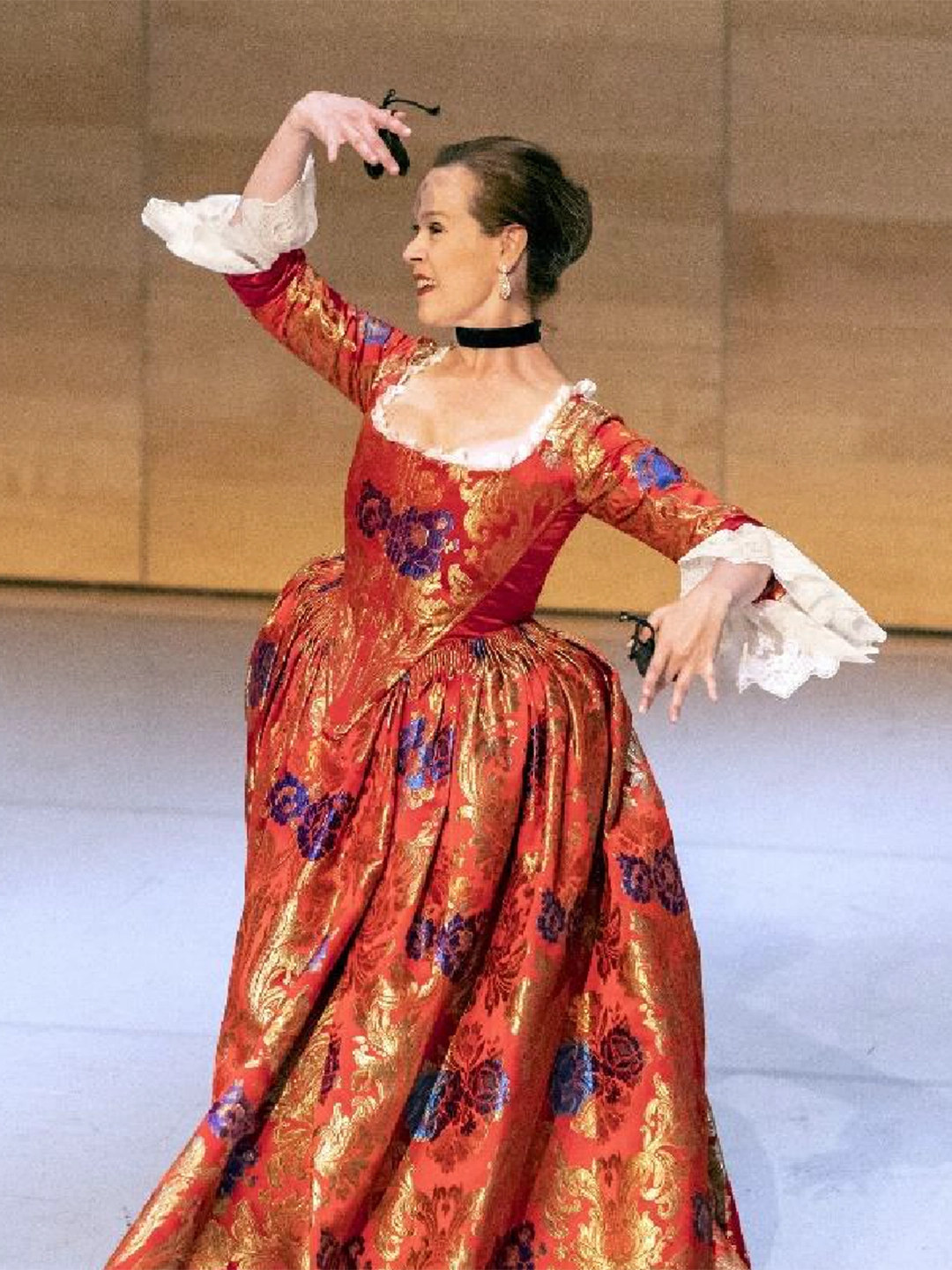 Imagen de la profesora del taller de danza medieval Diana Campóo Schelotto